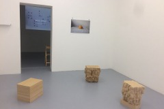 Skikt, installationsbild från 2018 på IDI galleri i Stockholm.